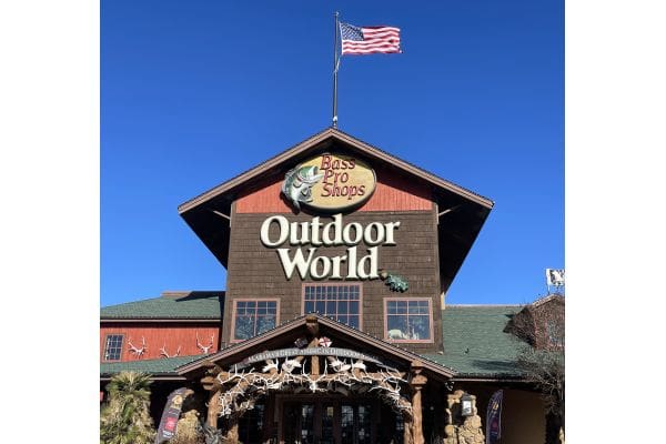 Shoot Like A Girl to Visit Bass Pro Shops in Springfield, MO for the 2024 Elevate Tour