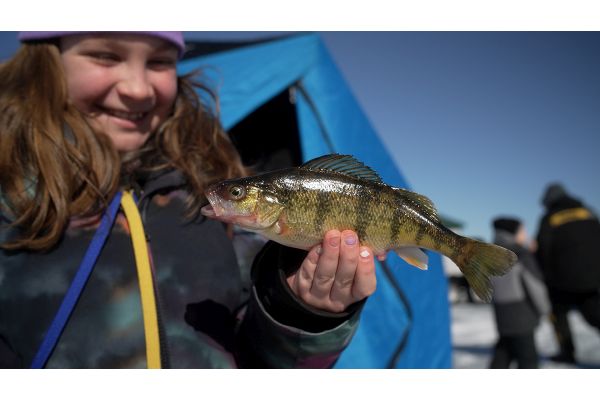 Minnesota Union Volunteers Introduce Local Families to Ice Fishing