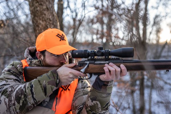 TRIUMPH™ HD 3-9×40 RIFLESCOPE AND TRIUMPH™ HD 850 LASER RANGEFINDER: YOUR SIMPLE WHITETAIL SOLUTION.