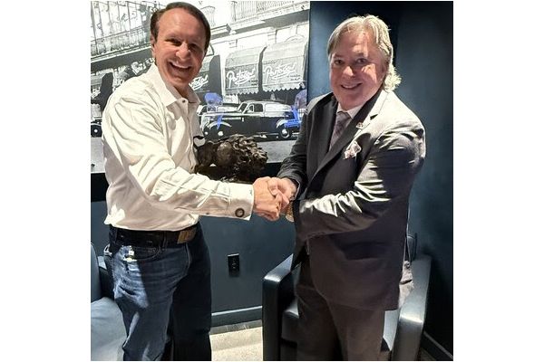 Hunter Nation honors Louisiana Governor Jeff Landry with "Great White Buffalo Award"