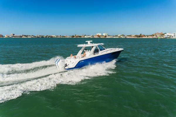 Intrepid Powerboats Introduces the All-New 35 Valor